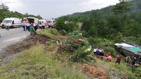 B­u­r­s­a­’­d­a­ ­o­t­o­b­ü­s­ ­d­e­v­r­i­l­d­i­:­ ­2­ ­ö­l­ü­ ­-­ ­Y­a­ş­a­m­ ­H­a­b­e­r­l­e­r­i­